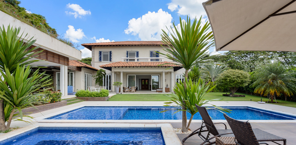 Uma ampla casa no campo com um vizinho muito especial: o Hotel Fasano