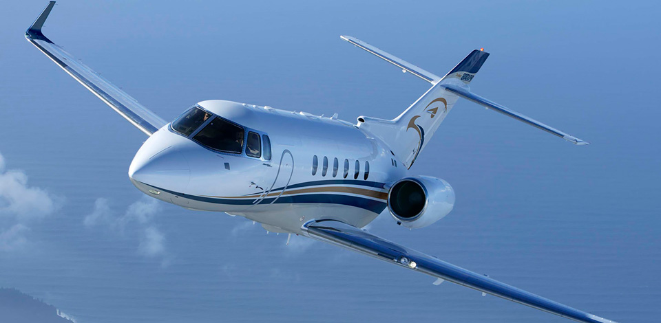 Hawker 800 XP. Um bimotor versátil para até 8 passageiros voarem com segurança, conforto, tranquilidade e estilo